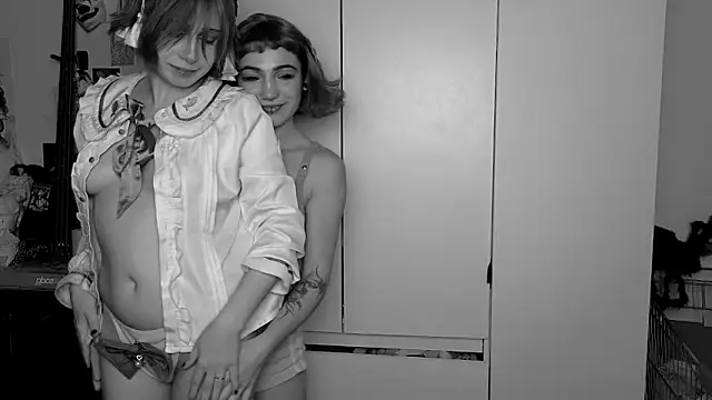 Moon Lollie  online show from 11-22-25, 11:03