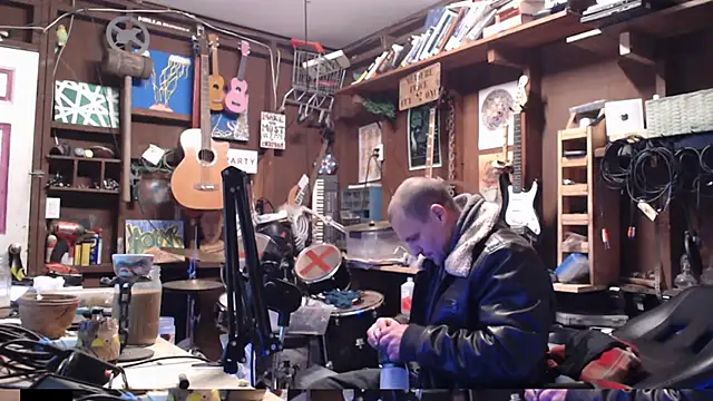 Snapshot of itsjameswebbscope chatting on 12-15-25, 04:51 itsjameswebbscope online show from 12-15-25, 04:51