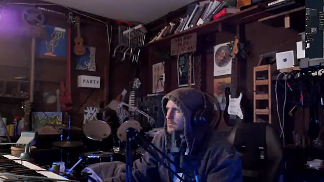 Snapshot of itsjameswebbscope chatting on 11-14-25, 02:21 itsjameswebbscope online show from 11-14-25, 02:21