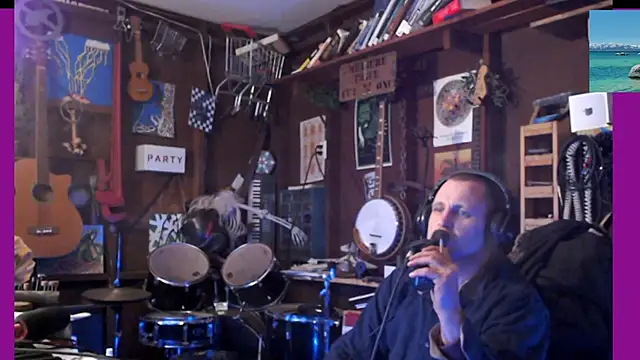 Snapshot of itsjameswebbscope chatting on 10-30-25, 02:47 itsjameswebbscope online show from 10-30-25, 02:47