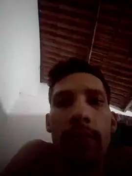 Snapshot of LucasMarcelo85 chatting on 01-23-25, 07:43 LucasMarcelo85 online show from 01-23-25, 07:43