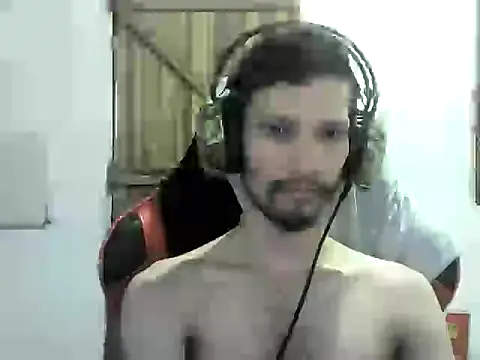 Snapshot of LucasMarcelo85 chatting on 12-23-24, 04:12 LucasMarcelo85 online show from 12-23-24, 04:12