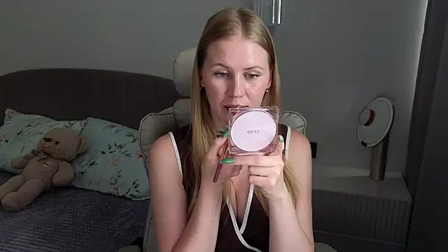 Snapshot of IsabelAllen chatting on 07-08-26, 12:06 IsabelAllen online show from 07-08-26, 12:06