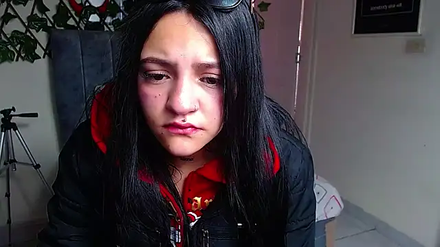 Violettasquirt online show from 06-11-26, 01:41