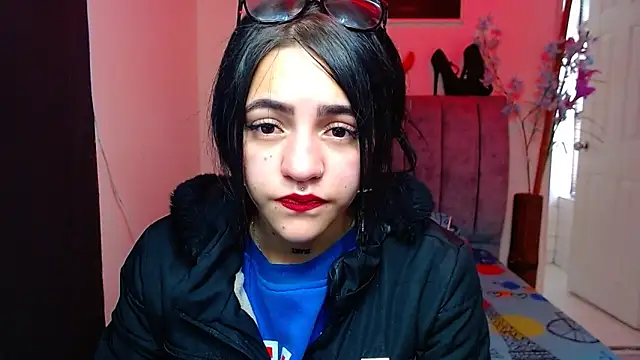 Violettasquirt online show from 10-17-25, 01:35