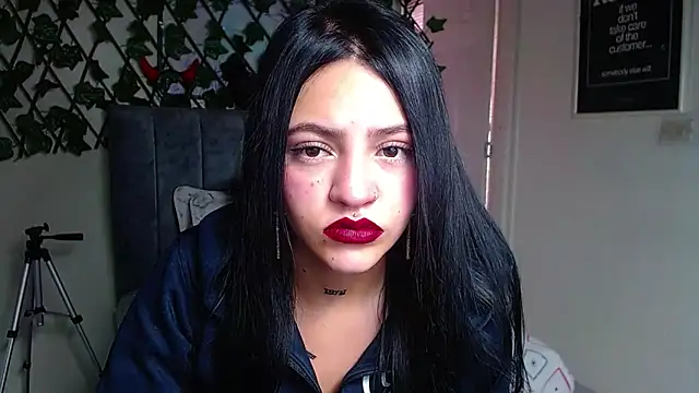 Violettasquirt online show from 06-09-26, 01:23