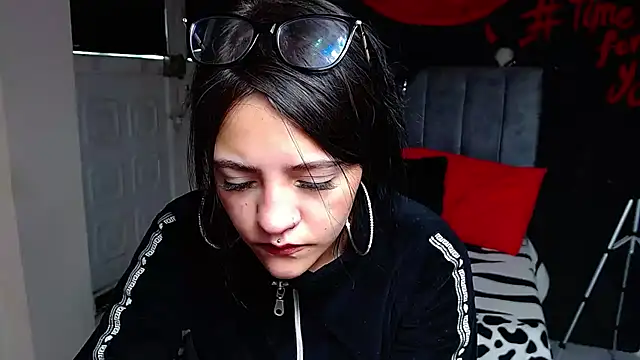 Violettasquirt online show from 03-25-26, 01:43