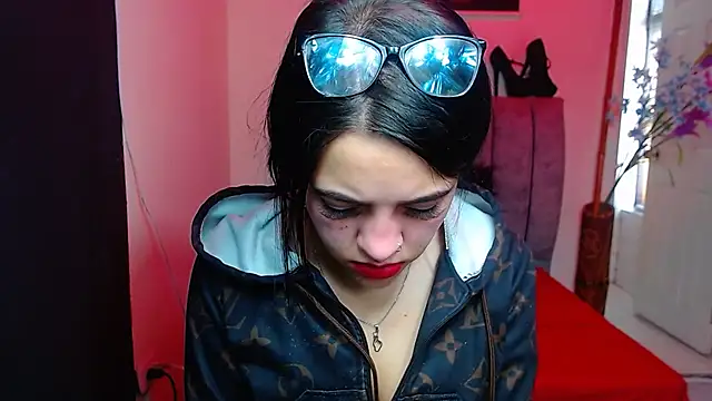 Violettasquirt online show from 10-21-25, 01:32