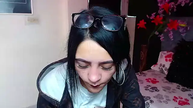 Violettasquirt online show from 12-17-25, 01:49