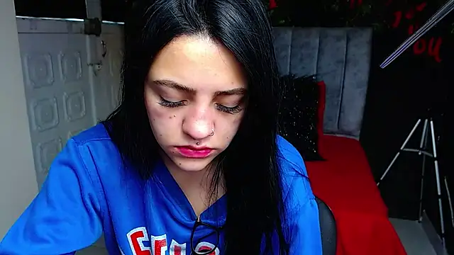 Violettasquirt online show from 05-13-26, 02:13