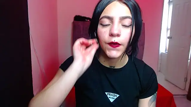 Violettasquirt online show from 10-25-25, 01:34