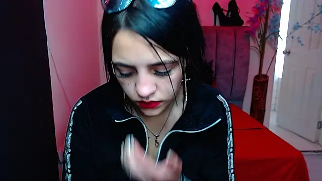 Violettasquirt online show from 10-20-25, 01:55