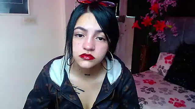 Violettasquirt online show from 12-18-25, 01:48