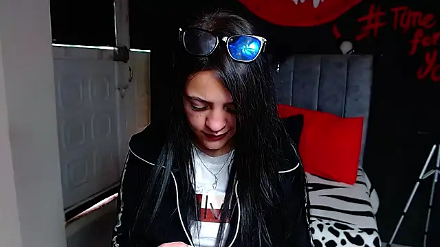 Violettasquirt online show from 03-24-26, 01:33