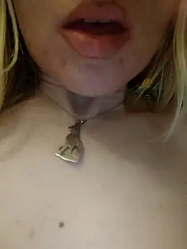 Linda 999 online show from 12-22-25, 02:33