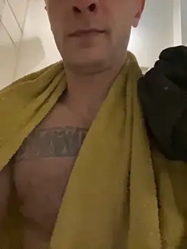 red red00 online show from 11-05-25, 03:37