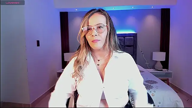 Snapshot of Susann_Ross chatting on 03-20-26, 10:49 Susann Ross online show from 03-20-26, 10:49