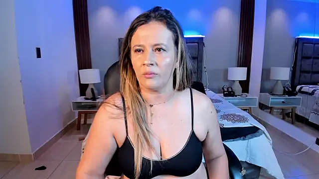 Snapshot of Susann_Ross chatting on 06-04-26, 10:53 Susann Ross online show from 06-04-26, 10:53
