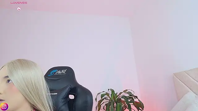 Mariafer05 online show from 04-15-26, 04:22