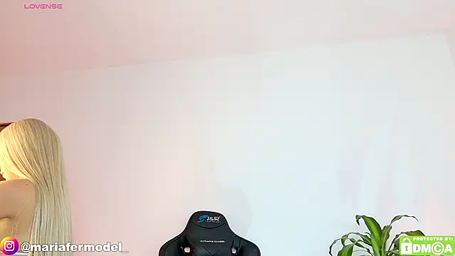 Mariafer05 online show from 11-17-25, 01:04