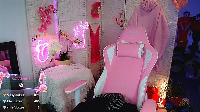 Snapshot of EllieKarrX chatting on 01-14-25, 01:26 EllieKarrX online show from 01-14-25, 01:26