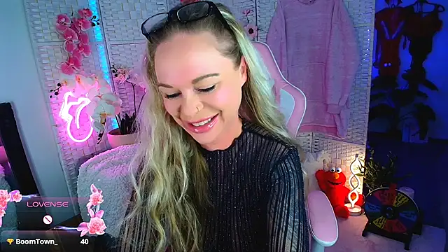 Snapshot of EllieKarrX chatting on 01-10-25, 08:29 EllieKarrX online show from 01-10-25, 08:29