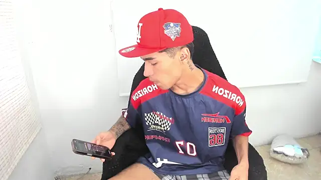 Snapshot of Damon__333 chatting on 02-14-25, 10:47 Damon 333 online show from 02-14-25, 10:47