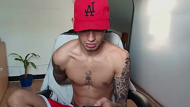 Snapshot of Damon__333 chatting on 12-14-25, 10:04 Damon 333 online show from 12-14-25, 10:04