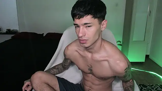 Snapshot of Damon__333 chatting on 02-24-26, 05:03 Damon 333 online show from 02-24-26, 05:03