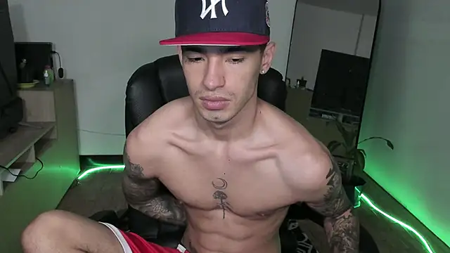 Snapshot of Damon__333 chatting on 01-06-26, 10:03 Damon 333 online show from 01-06-26, 10:03