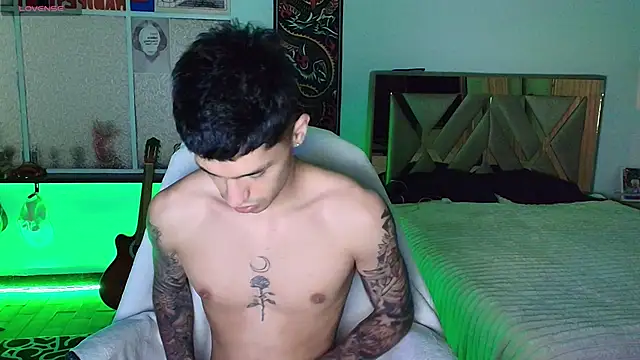 Snapshot of Damon__333 chatting on 11-10-25, 11:32 Damon 333 online show from 11-10-25, 11:32