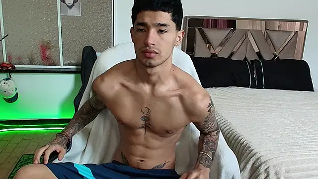 Snapshot of Damon__333 chatting on 10-28-25, 05:45 Damon 333 online show from 10-28-25, 05:45