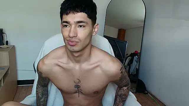 Snapshot of Damon__333 chatting on 12-04-25, 05:56 Damon 333 online show from 12-04-25, 05:56