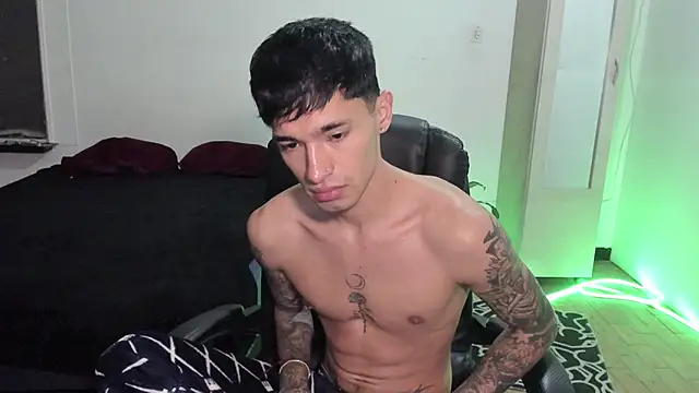 Snapshot of Damon__333 chatting on 03-05-26, 06:10 Damon 333 online show from 03-05-26, 06:10