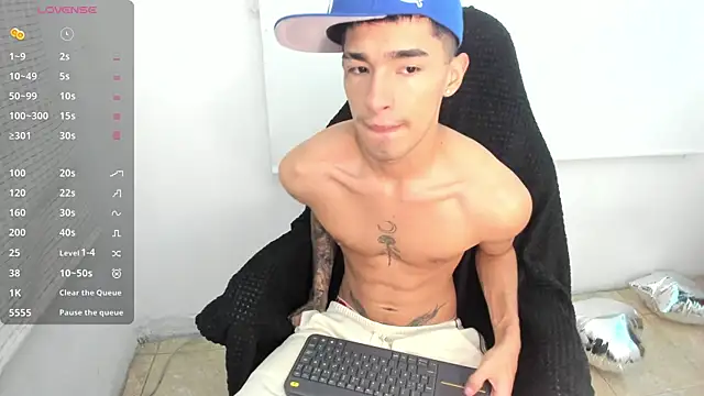 Snapshot of Damon__333 chatting on 02-27-25, 11:48 Damon 333 online show from 02-27-25, 11:48