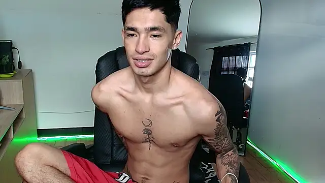 Snapshot of Damon__333 chatting on 11-26-25, 08:20 Damon 333 online show from 11-26-25, 08:20