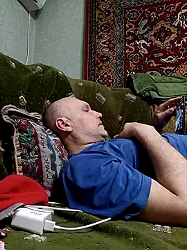 Pineapple04 online show from 04-13-26, 06:34