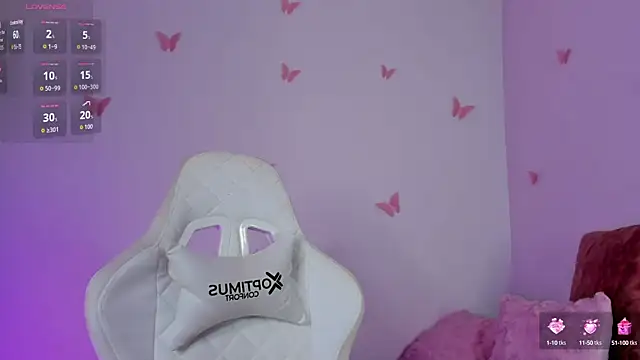 Snapshot of EmilyRive chatting on 10-19-25, 09:39 EmilyRive online show from 10-19-25, 09:39
