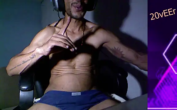 Snapshot of 20vEEr chatting on 03-15-25, 04:46 20vEEr online show from 03-15-25, 04:46