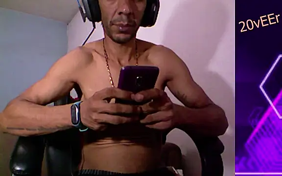 Snapshot of 20vEEr chatting on 03-09-25, 09:25 20vEEr online show from 03-09-25, 09:25
