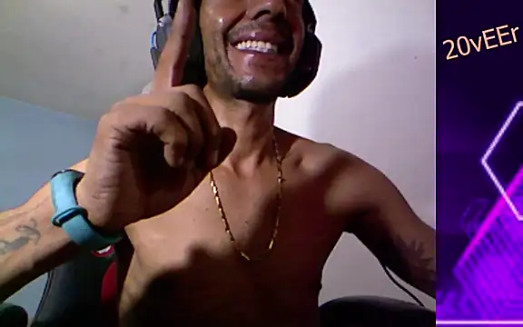Snapshot of 20vEEr chatting on 03-13-25, 04:49 20vEEr online show from 03-13-25, 04:49