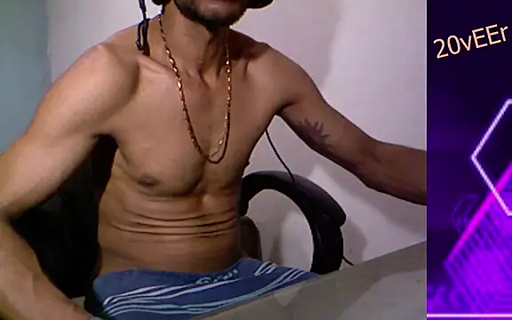 Snapshot of 20vEEr chatting on 03-13-25, 01:43 20vEEr online show from 03-13-25, 01:43