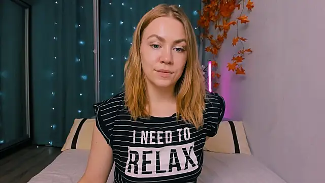 InsatiableFoxX online show from 09-19-25, 07:29