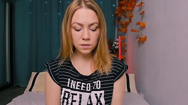 InsatiableFoxX online show from 10-17-25, 05:59