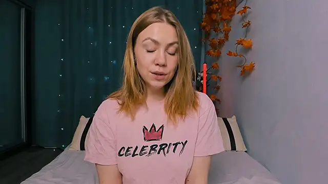 InsatiableFoxX online show from 10-29-25, 08:52