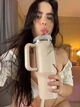 Snapshot of Mavi_Coless chatting on 10-31-25, 02:08 Mavi Coless online show from 10-31-25, 02:08