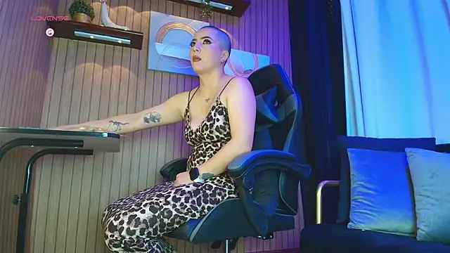 Camila Chainn online show from 10-27-25, 12:39