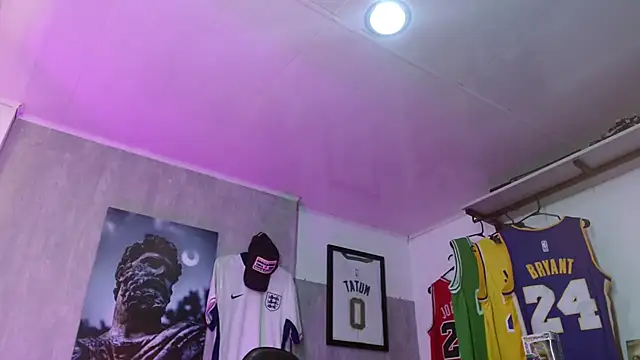 Hendry  online show from 12-18-25, 03:55