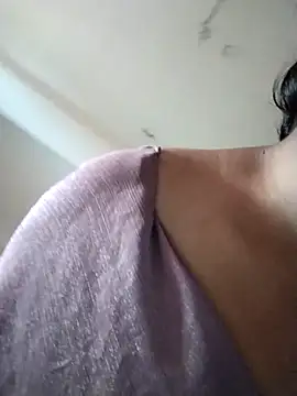 Snapshot of Lina-Rose chatting on 09-23-25, 01:12 Lina-Rose online show from 09-23-25, 01:12
