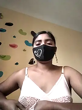 Snapshot of Lina-Rose chatting on 03-05-25, 12:38 Lina-Rose online show from 03-05-25, 12:38